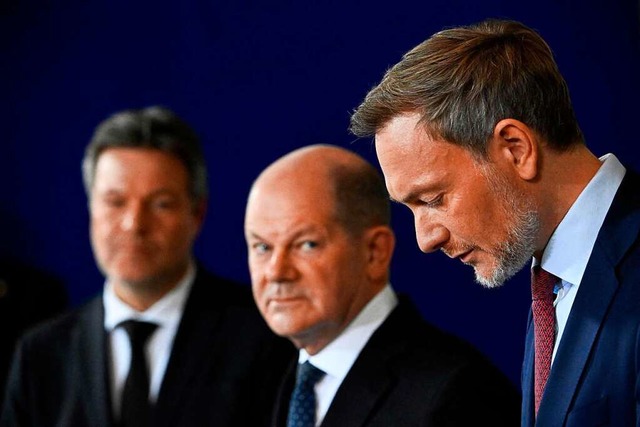 Robert Habeck, Olaf Scholz und Christian Lindner haben sich geeinigt.  | Foto: TOBIAS SCHWARZ (AFP)