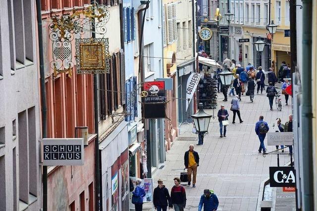 Tterin gibt geraubte Tasche zurck – und flchtet weiter in Freiburgs Innenstadt