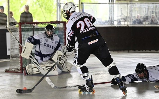 Beim Skaterhockey wird  mit Inlinern und einem Ball  gespielt.  | Foto: Achim Keller