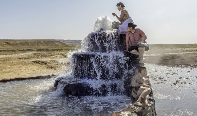 Auf dem ehemaligen Bett des Aralsees, ...inen World Press Photo Award gewonnen.  | Foto: Anush Babajanyan (dpa)
