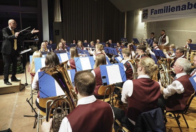 Das Orchester des Musikvereins Malterd...idmete sich der Musik starker Frauen.   | Foto: Michael Haberer