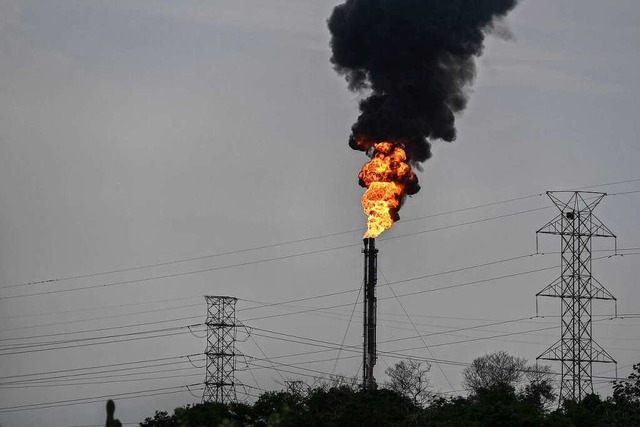 Die Verbrennung von l und Gas soll weltweit enden.  | Foto: Matias Delacroix (dpa)