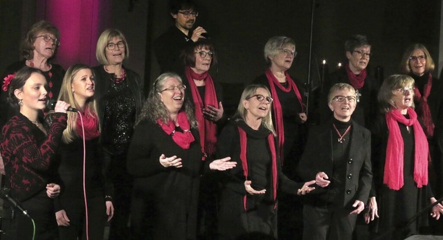 Der Gospelchor Rejoy hat ein groes Pu...elbacher Kirche St. Nikolaus gelockt.   | Foto: Heidi Fel