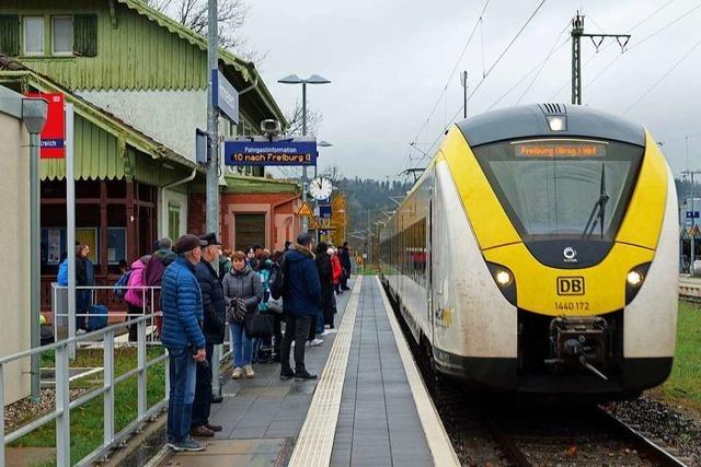 Volle Zge: Bahn will Pendler nun vor Schulklassen schtzen