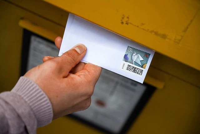 Die Zahl der Standardbriefe, die Weil ...0 im Jahr zurckgegangen (Symbolfoto).  | Foto: Marijan Murat (dpa)