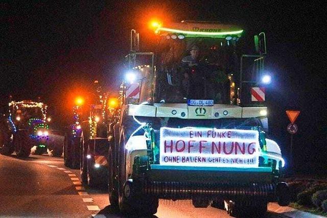 Warum Neurieder Landwirte mit geschmckten Traktoren durch die Gemeinde fahren