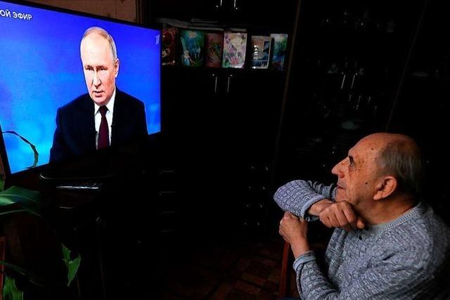 Putin spielt Perfektion vor und verteilt Geschenke