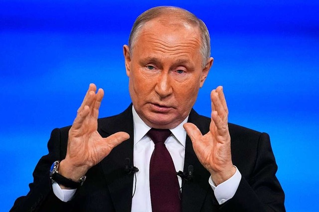 Wladimir Putin spricht auf seiner jhr...r westlichen Sanktionen hervorgehoben.  | Foto: Alexander Zemlianichenko (dpa)