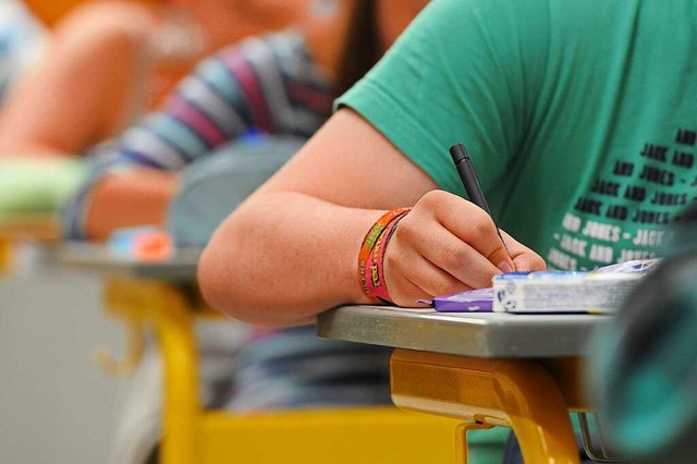 Die Ergebnisse der Pisa-Studie werden ...t. Die gezogenen Schlsse hneln sich.  | Foto: Armin Weigel (dpa)