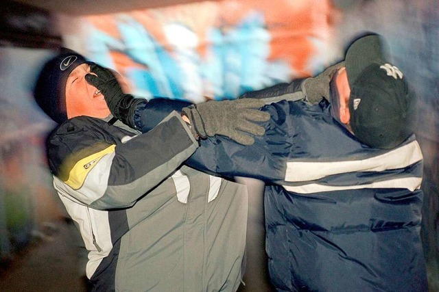 Nach einer Schlgerei zwischen Jugendl...lingen sucht die Polizei jetzt Zeugen.  | Foto: Frank_Kleefeldt