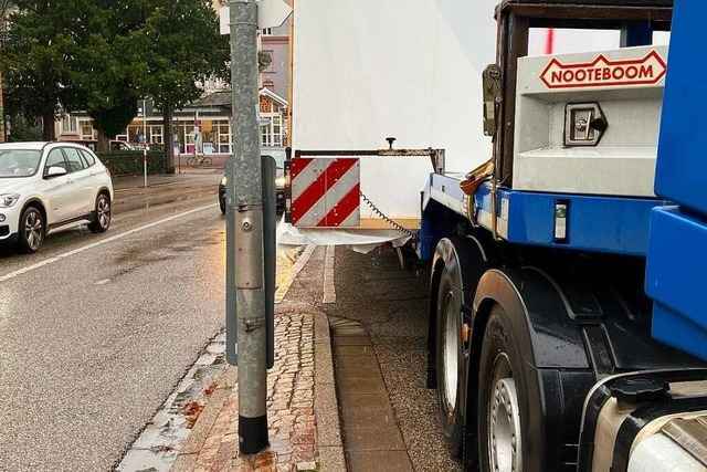 Wie konnte ein Schwertransporter mit einem Raummodul in Freiburg steckenbleiben?