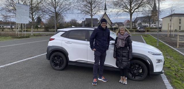 Brgermeister Kai-Achim Klare und Baua...Gra erffneten den Parkplatz in Rust.  | Foto: Gemeinde