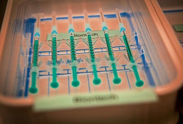 Bei den Corona-Impfungen mssen die Sp...gen werden, das erschwert die Planung.  | Foto: Jonas Hirt
