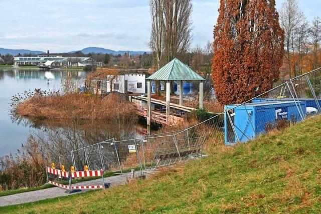 Der marode Steg im Freiburger Seepark wird erneuert