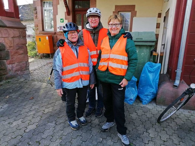 Von links: Hildegard Hensel, Lore Merkt, Renate Stoll.  | Foto: Schwanau bleib(t) sauber!