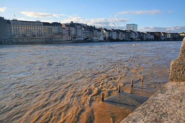 Der Rhein bei Basel ist wieder fr die Schifffahrt frei