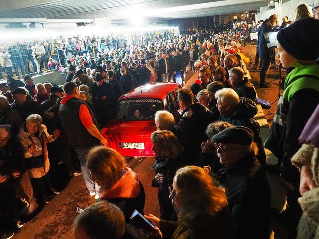 Trabbis bahnten sich, begleitet vom Mu...dererffnete Heldelinger Unterfhrung.  | Foto: Herbert Frey