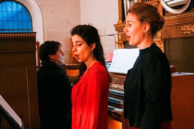 Theresa von Bibra (rechts), Ccilia Co... Menke prsentierten Musik zum Advent.  | Foto: Ansgar Taschinski