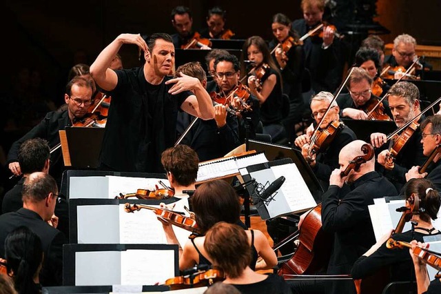 Teodor Currentzis und das SWR Symphonieorchester  | Foto: NILS WAGNER