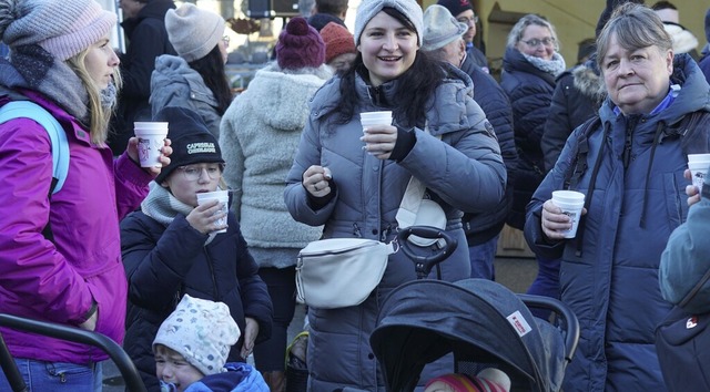 Glhwein und Punsch schmeckte den Besucherinnen vorzglich.  | Foto: Hans-Jrgen Sackmann