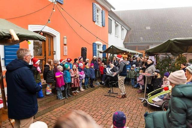 Schn und gemtlich: Gottenheims Weihnachtsmarkt lockte am Sonntag viele Familien an