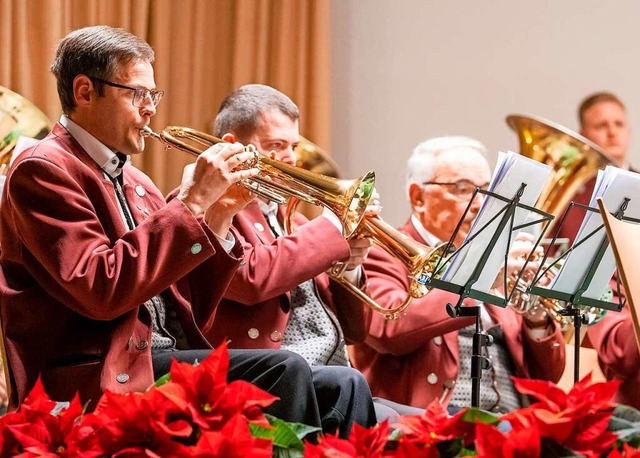 Der Musikverein Atzenbach erfreut mit einem beeindruckenden Weihnachtskonzert.  | Foto: Paul Eischet