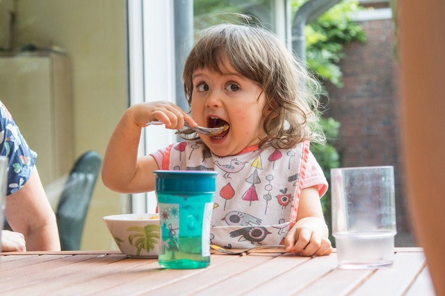 Mit den richtigen Tricks k&ouml;nnen Kinder Appetit auf Gesundes entwickeln.  | Foto: Christin Klose/dpa-tmn