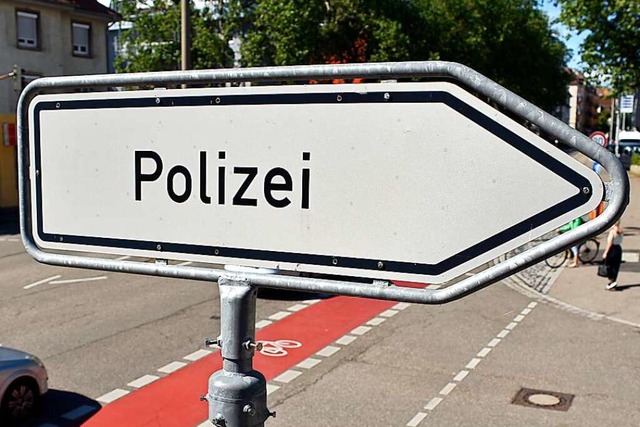 Die Polizei muss ausrcken, weil ein S...ine Laterne gefahren ist (Symbolfoto).  | Foto: Thomas Kunz