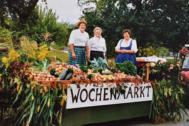 Agnes Gantert (von links), Anneliese F...kauften dazu einen geeigneten Traktor.  | Foto: Landfrauenverein Berau