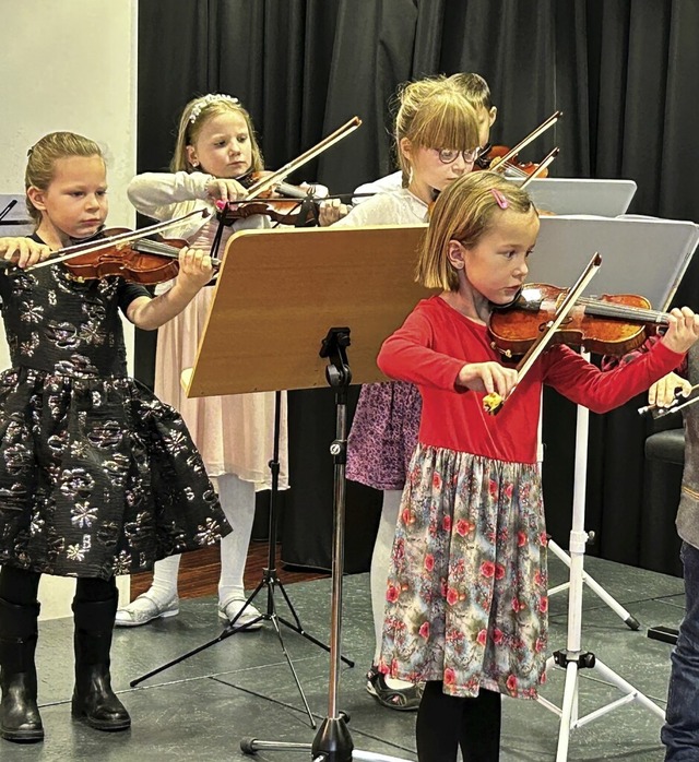 Erstmals musizierte die Gruppe der gan...ler im Ensemble am Weihnachtskonzert.  | Foto: Charlotte Frse