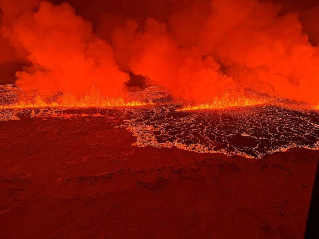 Auch der Lavastrom sei viel grer, etwa 100 bis 200 Kubikmeter Lava pro Sekunde strmten aus dem Spalt heraus.