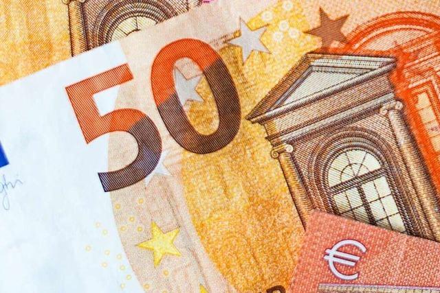 Trickbetrger lsst 50-Euro-Schein im Hrgerte-Geschft mitgehen
