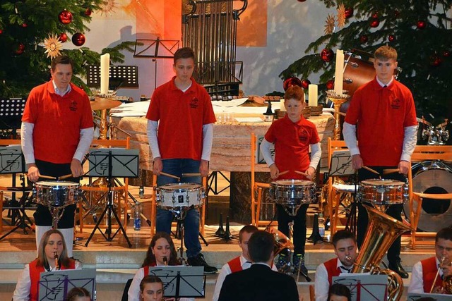 Die Blserjugend Lenzkirch spielt &#8222;Little drummer boy&#8220;.  | Foto:                                 