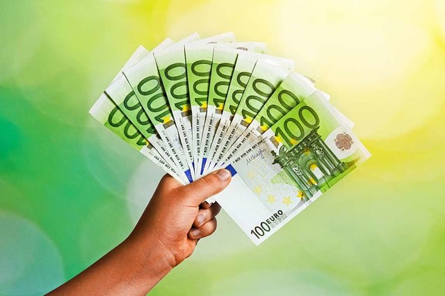 Ein bisschen mehr Geld gefllig? Da w... sicher nicht Nein sagen (Symbolfoto).  | Foto: Tom Bayer  (stock.adobe.com)