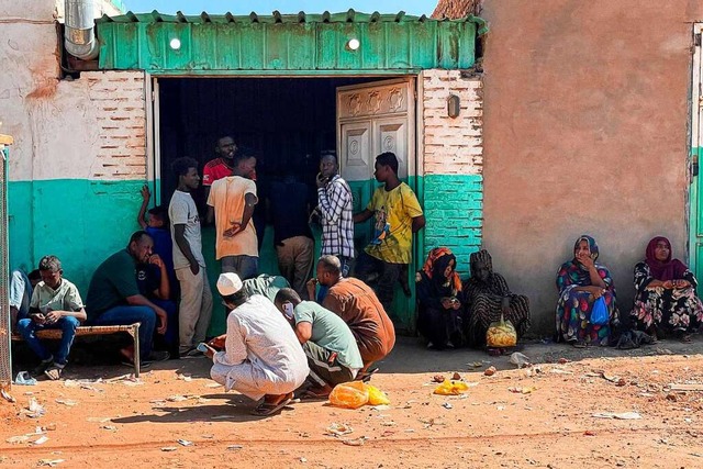 Im Sudan mangelt es vielen Menschen an... paramilitrischen  RSF eskaliert ist.  | Foto: - (AFP)