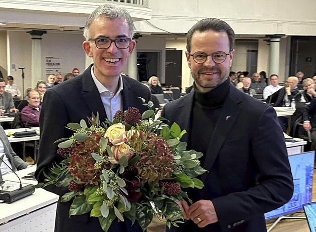 Ingo Eisenbei und OB Marco Steffens  | Foto: Helmut Seller