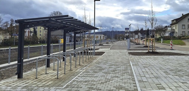 Der neue Park-and-Ride-Platz am Bahnha...Autofahrer gibt es zehn E-Ladesulen.   | Foto: Stadtverwaltung Waldshut-Tiengen