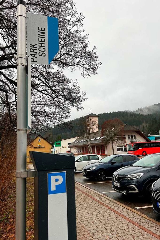 Hier Parkschein lsen: Seit eineinhalb...ae beim Feuerwehrhaus bewirtschaftet.  | Foto: Tanja Bury