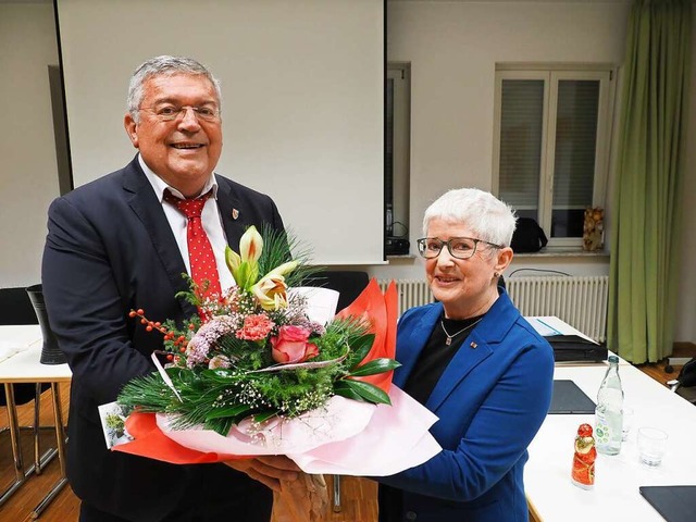 Blumen  fr Carola Grasse: Brgermeist...die Malterdingerin  mit einem Empfang.  | Foto: Michael Haberer