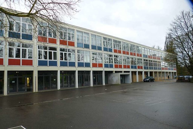 Der Schulhof des Gymnasiums im Mrz 2020 vor der Neugestaltung des Gebudes.  | Foto: Christian Kramberg