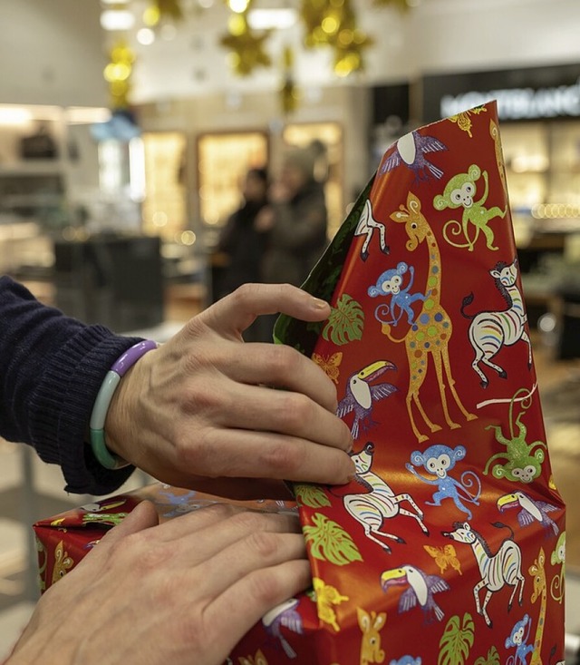 Vor Weihnachten ist Hochsaison.  | Foto: Stefan Puchner (dpa)