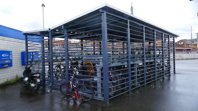 Das bestehende Fahrradparkhaus am Bahnhof Emmendingen hat  72 Pltze.  | Foto: Philipp Peters