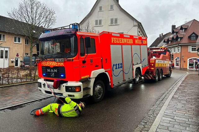 Der Rstwagen wird fr das Abschleppen vorbereitet.  | Foto: Alexander Huber