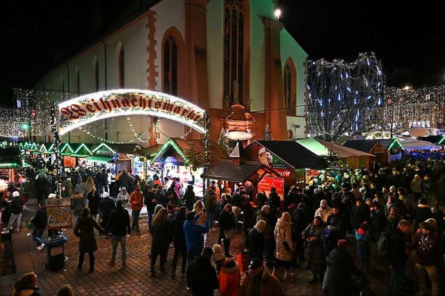 Der 50.Freiburger Weihnachtsmarkt geht...sucher waren in diesem Jahr mit dabei.  | Foto: Thomas Kunz