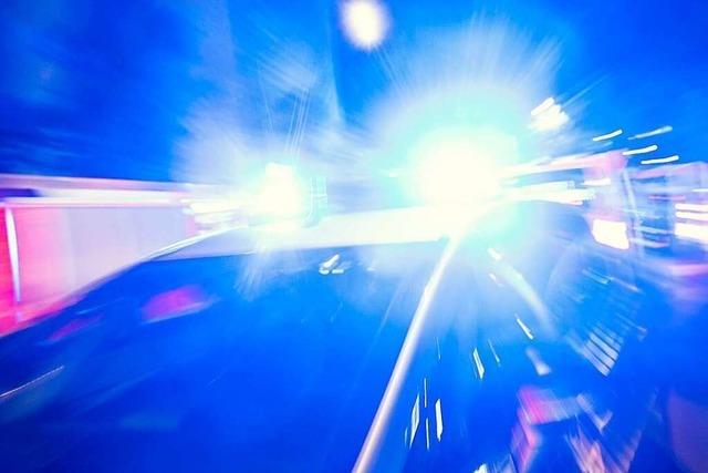 Vier Autos und ein Roller brennen in Weil-Haltingen – Polizei sucht Zeugen