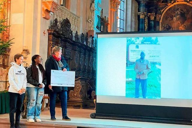 Waldkircher Schler spenden 5500 Euro fr das Children Sure House in Uganda