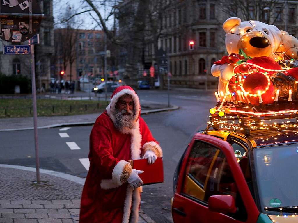 In jedem Land wird Weihnachten anders gefeiert. Die besten Fotos kuriosen Weihnachtsmnnern.