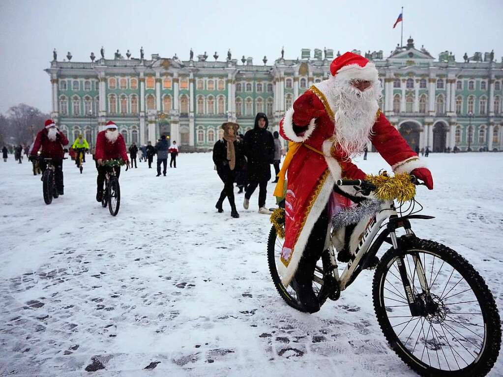 In jedem Land wird Weihnachten anders gefeiert. Die besten Fotos kuriosen Weihnachtsmnnern.