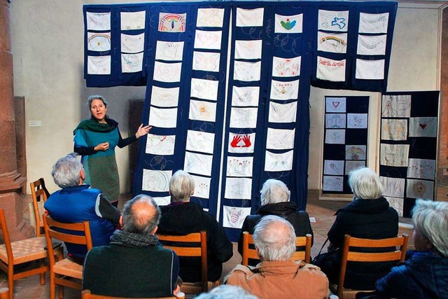 Astrid Eichin aus Lrrach bereichert d...hutzmantel&#8220; die  Predigerkirche.  | Foto: Rolf Reimann