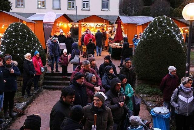 Bonndorfer Weihnachtsmarkt ist ein Erfolg – trotz Sturms und besonderem Termin